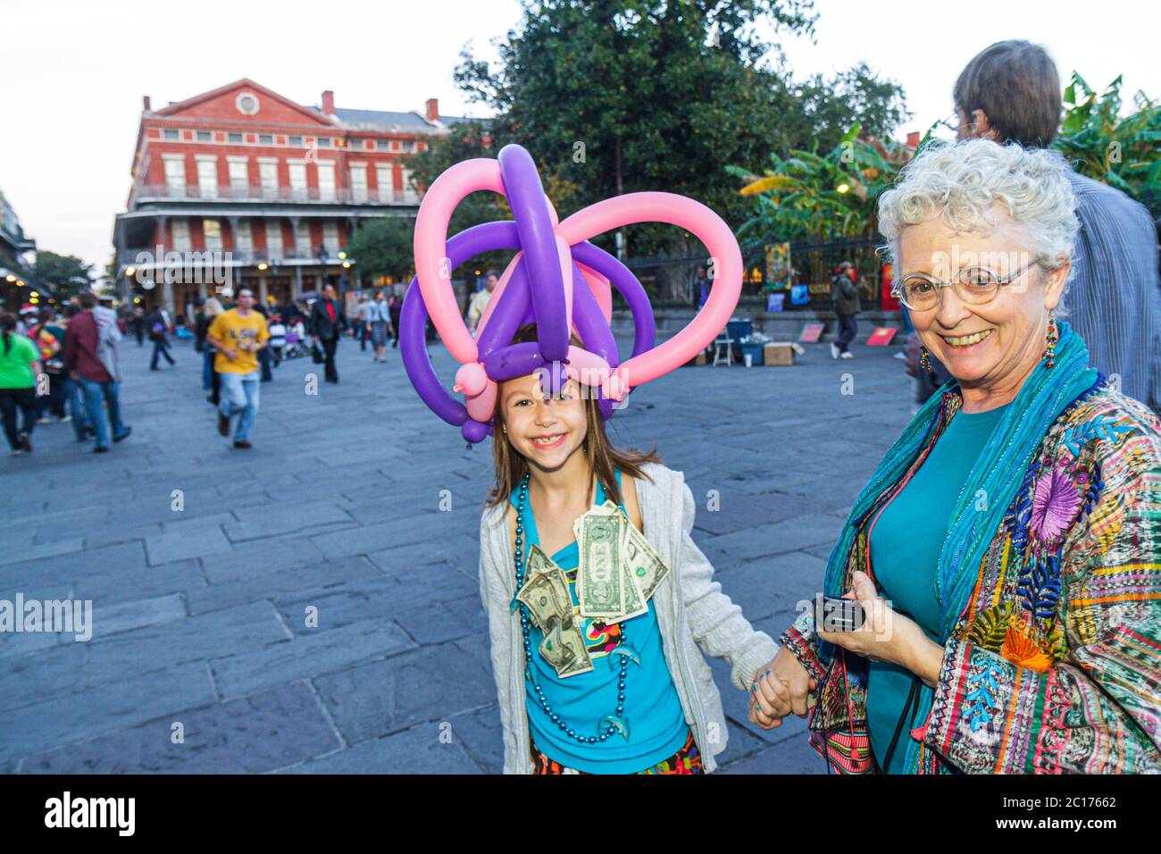 New Orleans Louisiana,French Quarter,Decatur Street,Jackson Squarewoman,femmes,femme,femme,femme,adulte,fille,jeune,femme enfants eleme Banque D'Images