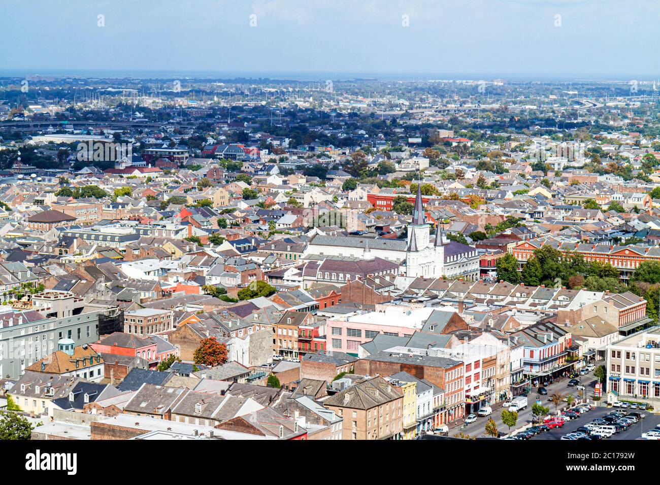 La Nouvelle-Orléans Louisiane, quartier français, horizon, North Peter Street, vue aérienne depuis le dessus, toit, grille de rue, bâtiments, horizon urbain, paysage urbain, voitures Banque D'Images