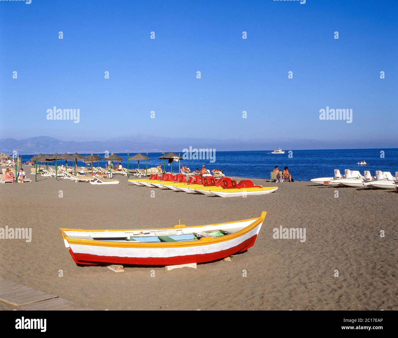 Vue sur la plage, Torremolinos, Costa del sol, Malaga province, Andalousie, Royaume d'Espagne Banque D'Images