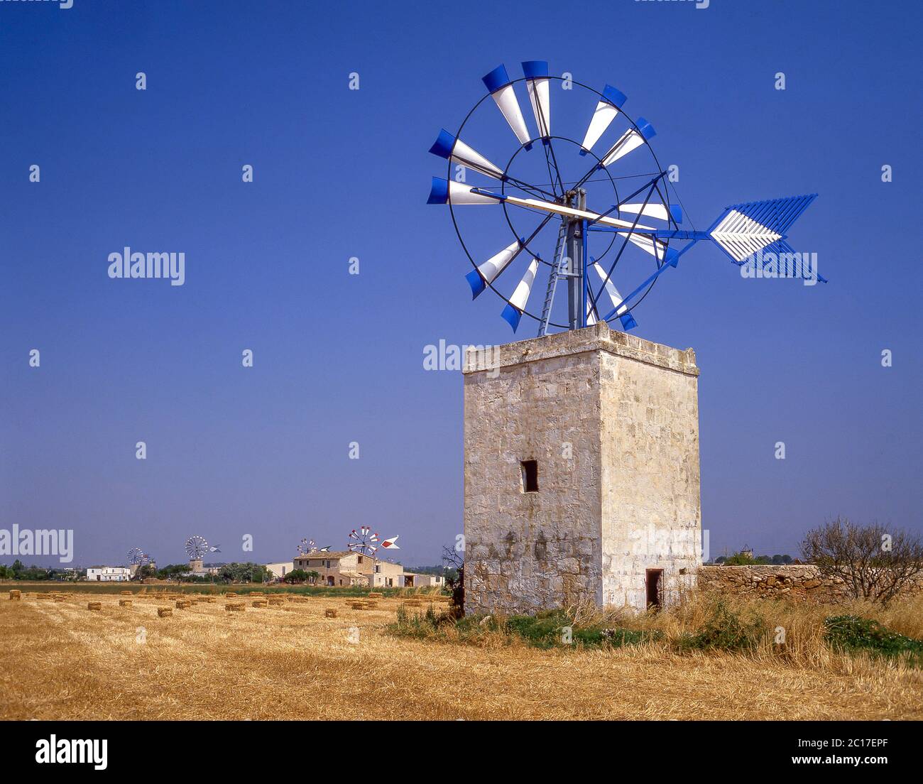 Moulins à vent dans les champs près de Palma de Majorque, la municipalité de Palma, Majorque (Majorque), Iles Baléares, Espagne Banque D'Images