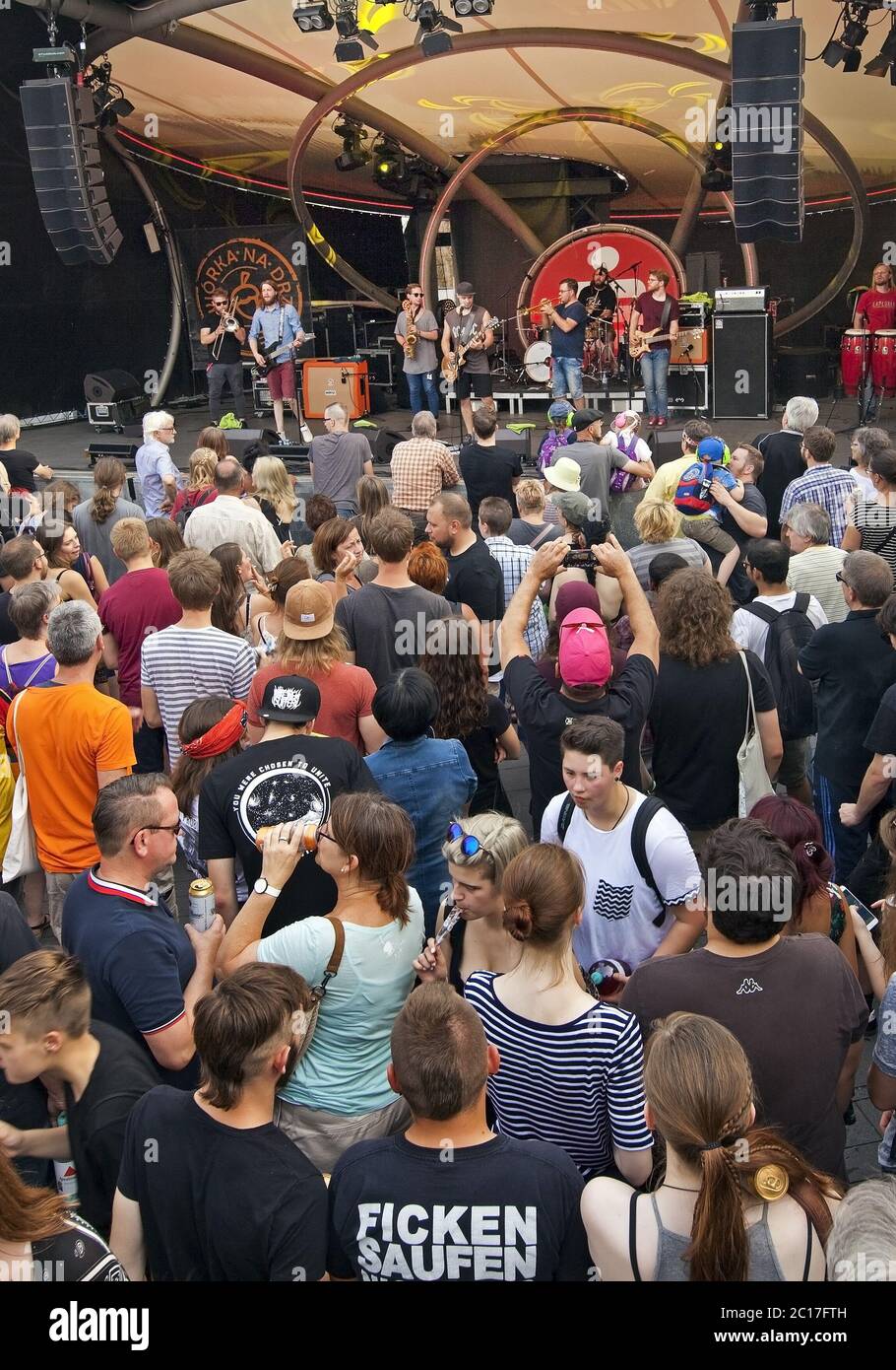 Beaucoup de gens par le festival de musique Bochum Total, Bermudadreieck, Bochum, Ruhr, Allemagne, Europe Banque D'Images