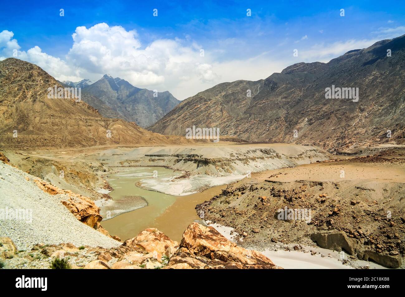 Confluent des fleuves Gilgit et Indus, Gilgit-Baltistan Pakistan Banque D'Images