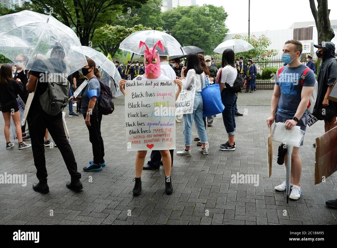 Tokyo, Japon. 15 juin 2020. 14 juin 2020, Tokyo, Japon : des centaines de personnes ont des panneaux faits main « Black Lives Matter » défilant paisiblement à Shibuya, soulignant l'indignation sur la mort de George Floyd. (Photos de Michael Steinebach/AFLO) crédit: AFLO Co. Ltd./Alay Live News Banque D'Images