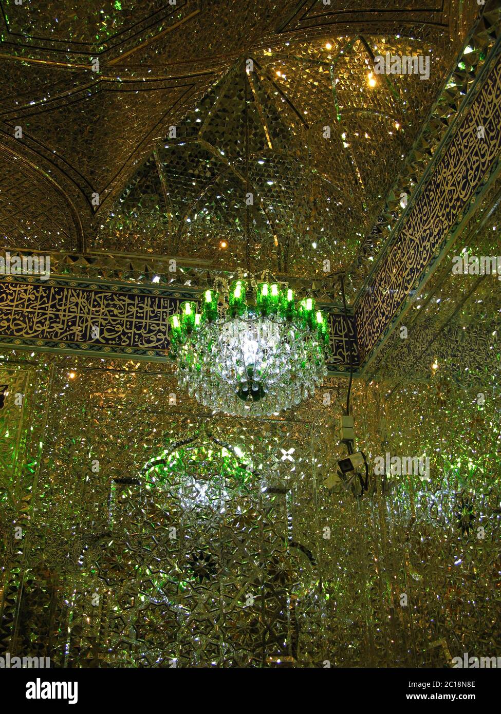 Shah Chériagh, plafond miroir de la mosquée, Shiraz, Iran Banque D'Images