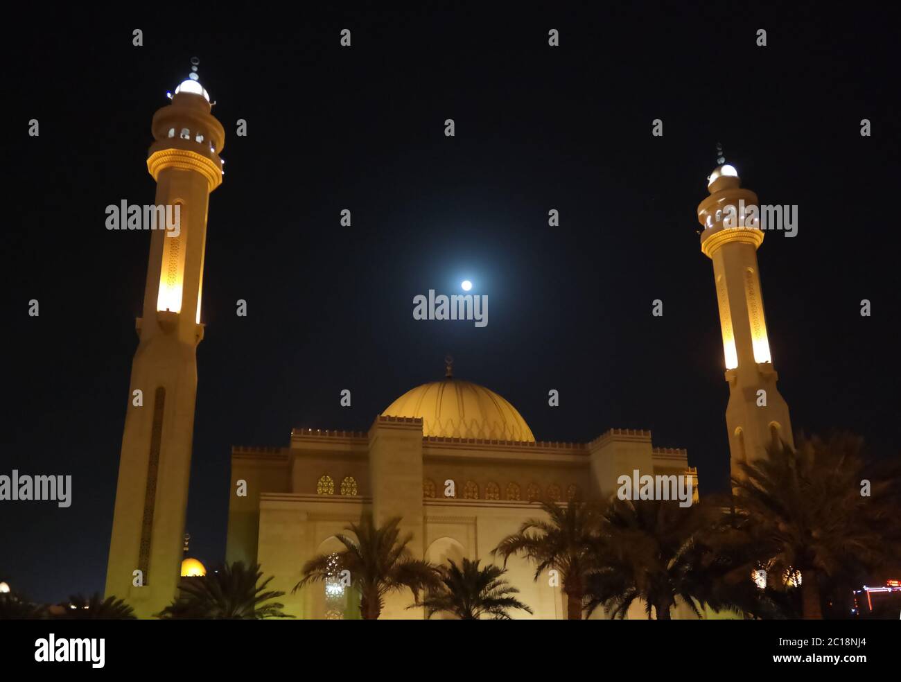 Mosquée Al-Fateh la nuit sous pleine lune, Manama Banque D'Images