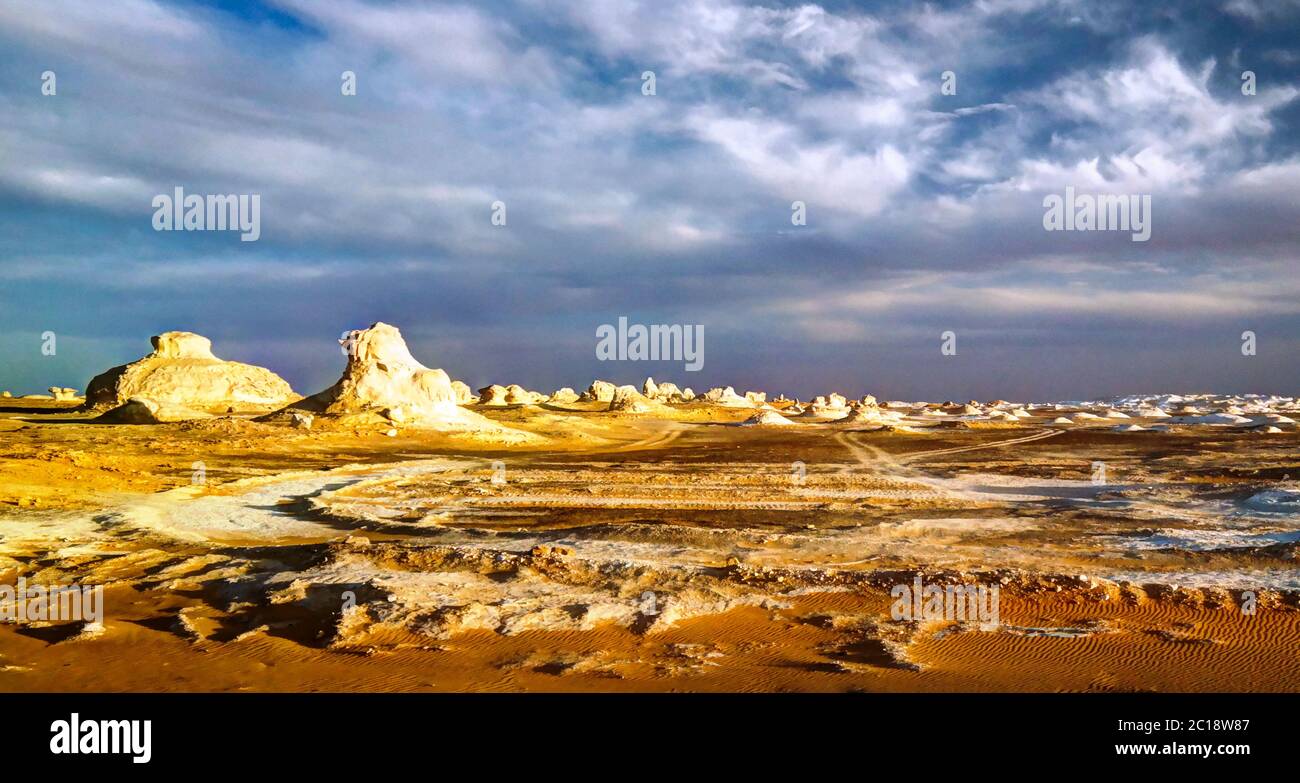 Sculptures abstraites de nature dans le désert blanc, Sahara Egypte Banque D'Images