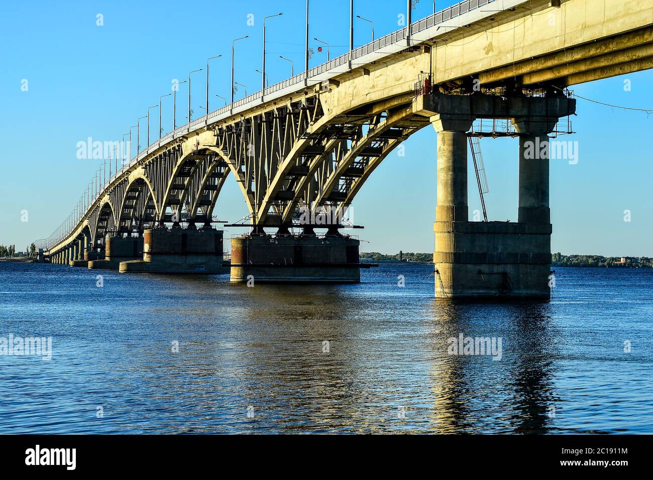 Grand pont sur le réservoir du moteur Banque D'Images