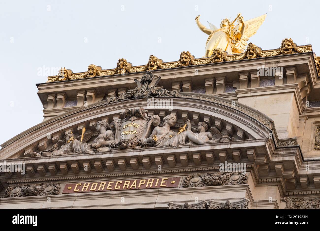 Détails architecturaux de l'Opéra National de Paris. Le Grand Opéra Garnier Palace est un bâtiment néo-baroque célèbre à Paris, France - U. Banque D'Images