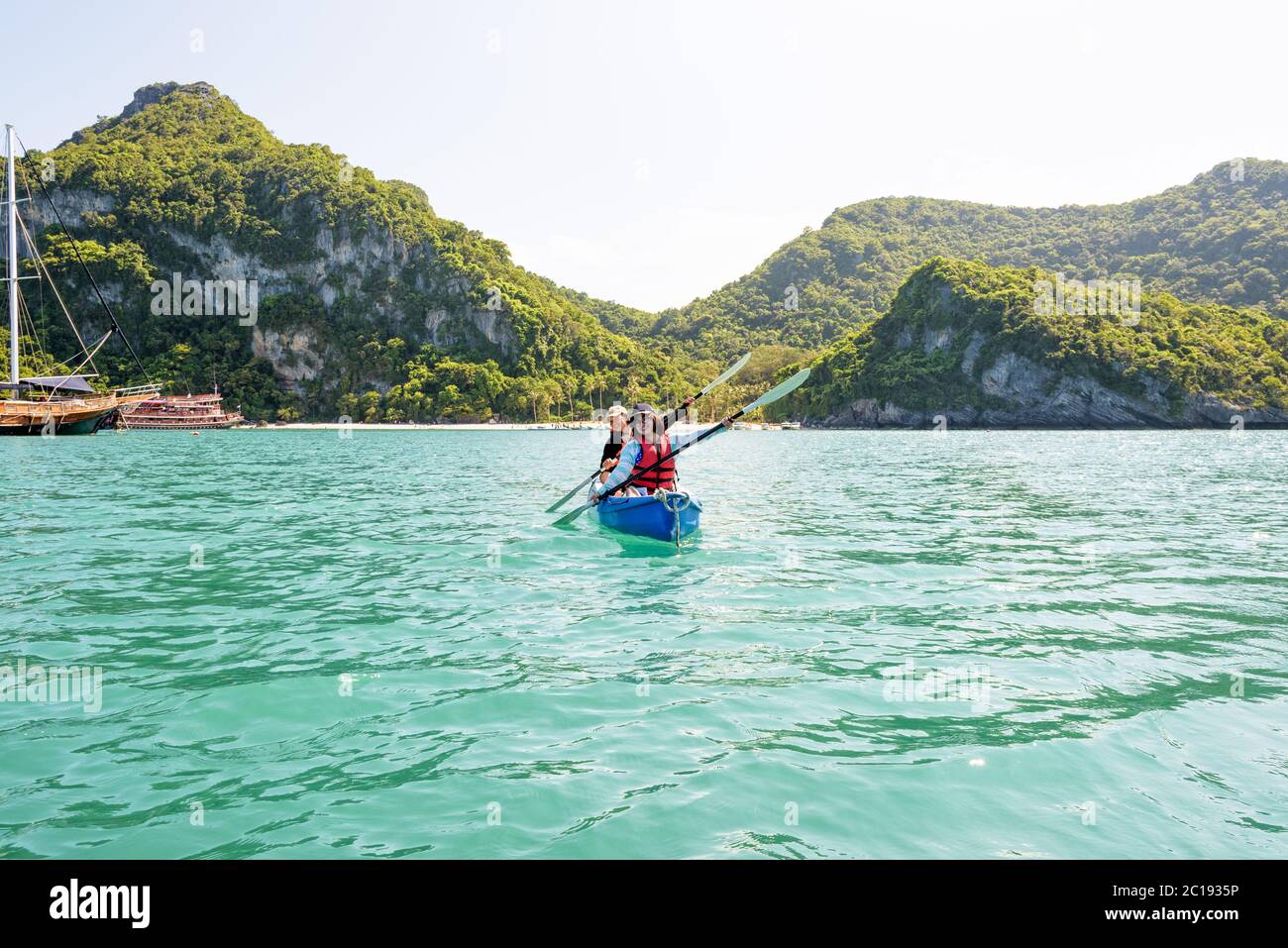 Voyagez en bateau avec un kayak Banque D'Images
