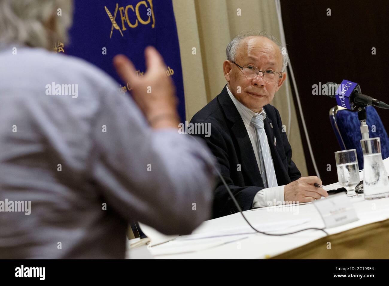 Le candidat du gouverneur de Tokyo, Kenji Utsunomiya, participe à une conférence de presse au Foreign Corintins' Club of Japan le 15 juin 2020, à Tokyo, au Japon. L'élection du gouverneur aura lieu le 5 juillet. Credit: Rodrigo Reyes Marin/AFLO/Alay Live News Banque D'Images