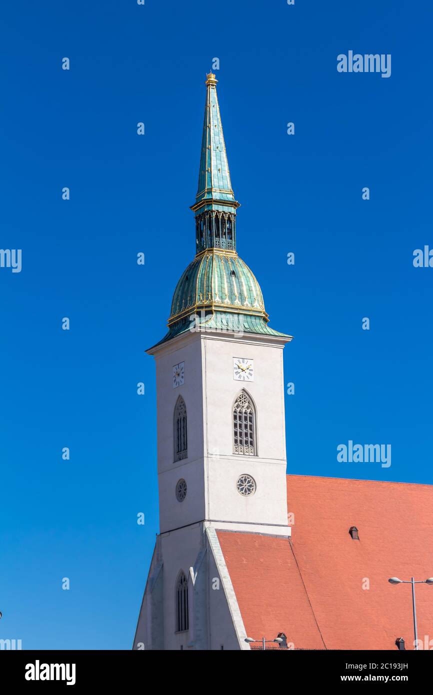 Cathédrale Saint-Martin historique dans la vieille ville de Bratislava, Slovaquie Banque D'Images