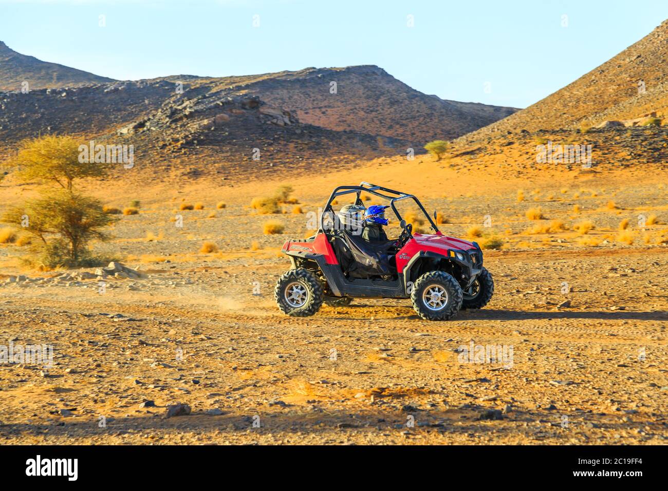 Ait Saoun, Maroc - 23 février 2016 : homme sur un quadbike Banque D'Images