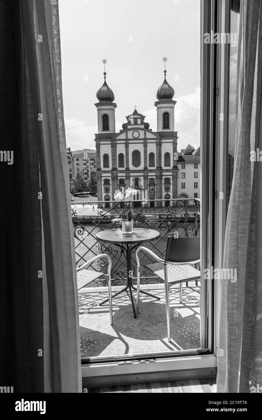 Balcon vue sur Jesuitenkirche, église de Lucerne, Suisse. Banque D'Images