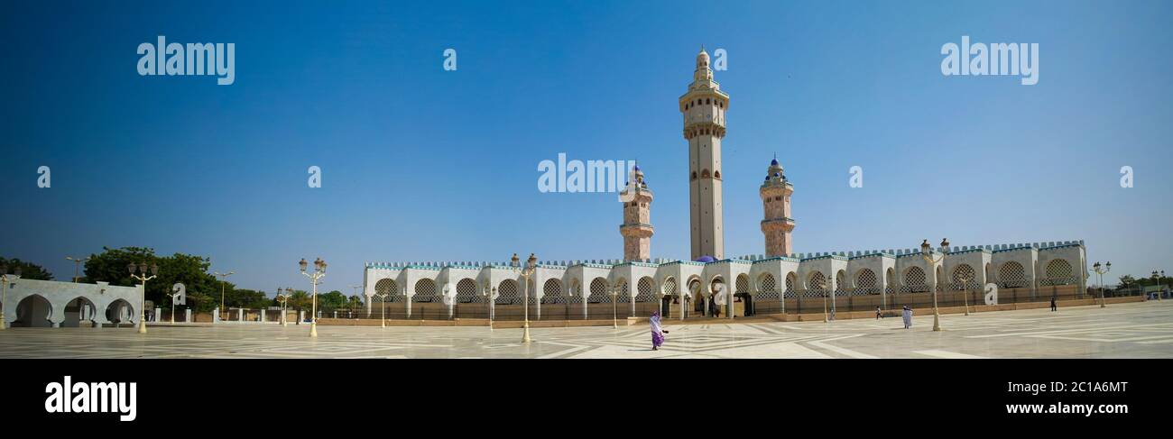 Extérieur de la mosquée Touba, centre du Mouridisme et lieu de sépulture Cheikh Amadou Bamba Touba, Sénégal Banque D'Images