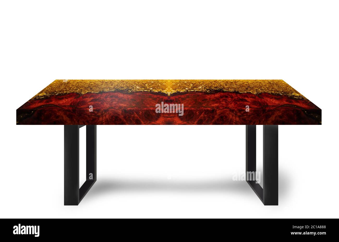 Table style moderne fait de moulage résine or époxy Maple burnl pieds en bois en acier sur fond blanc de plancher Banque D'Images