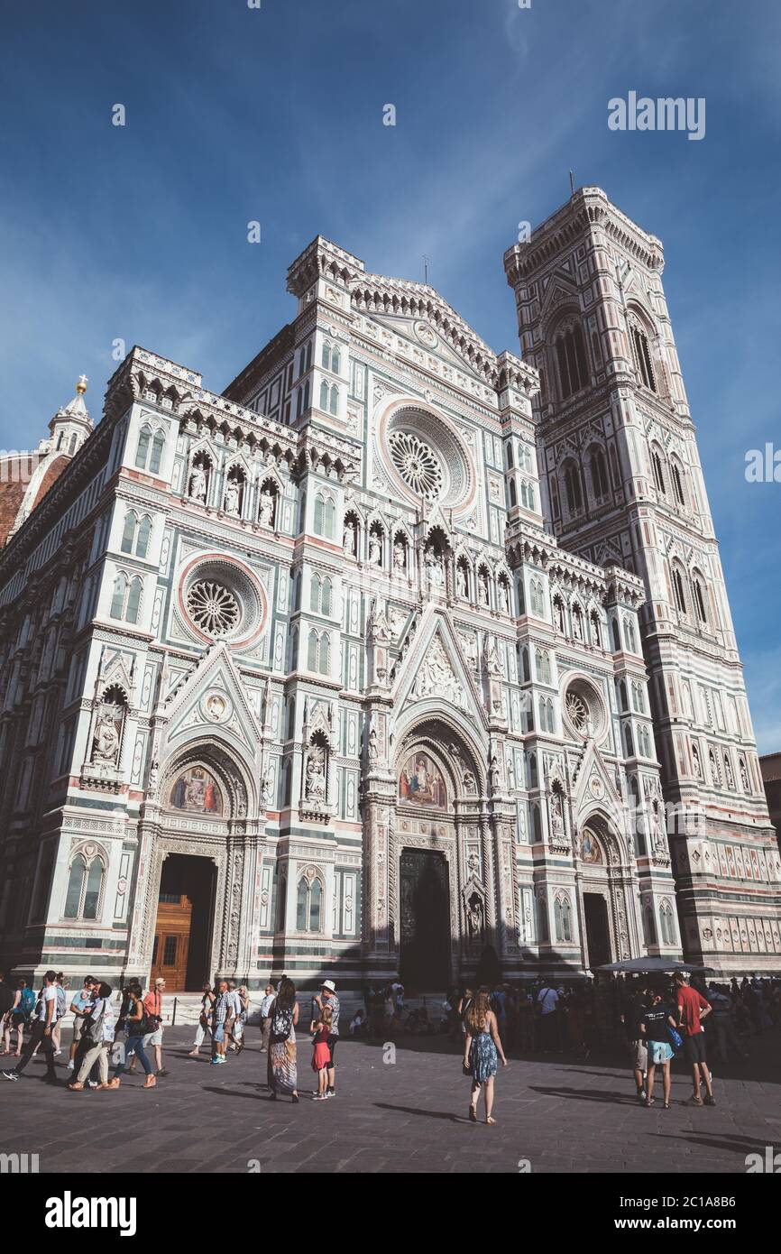 Florence, Italie - 24 juin 2018 : vue panoramique de Cattedrale di Santa Maria del Fiore (Cathédrale de Sainte Marie de la fleur) et le campanile de Giotto. Banque D'Images