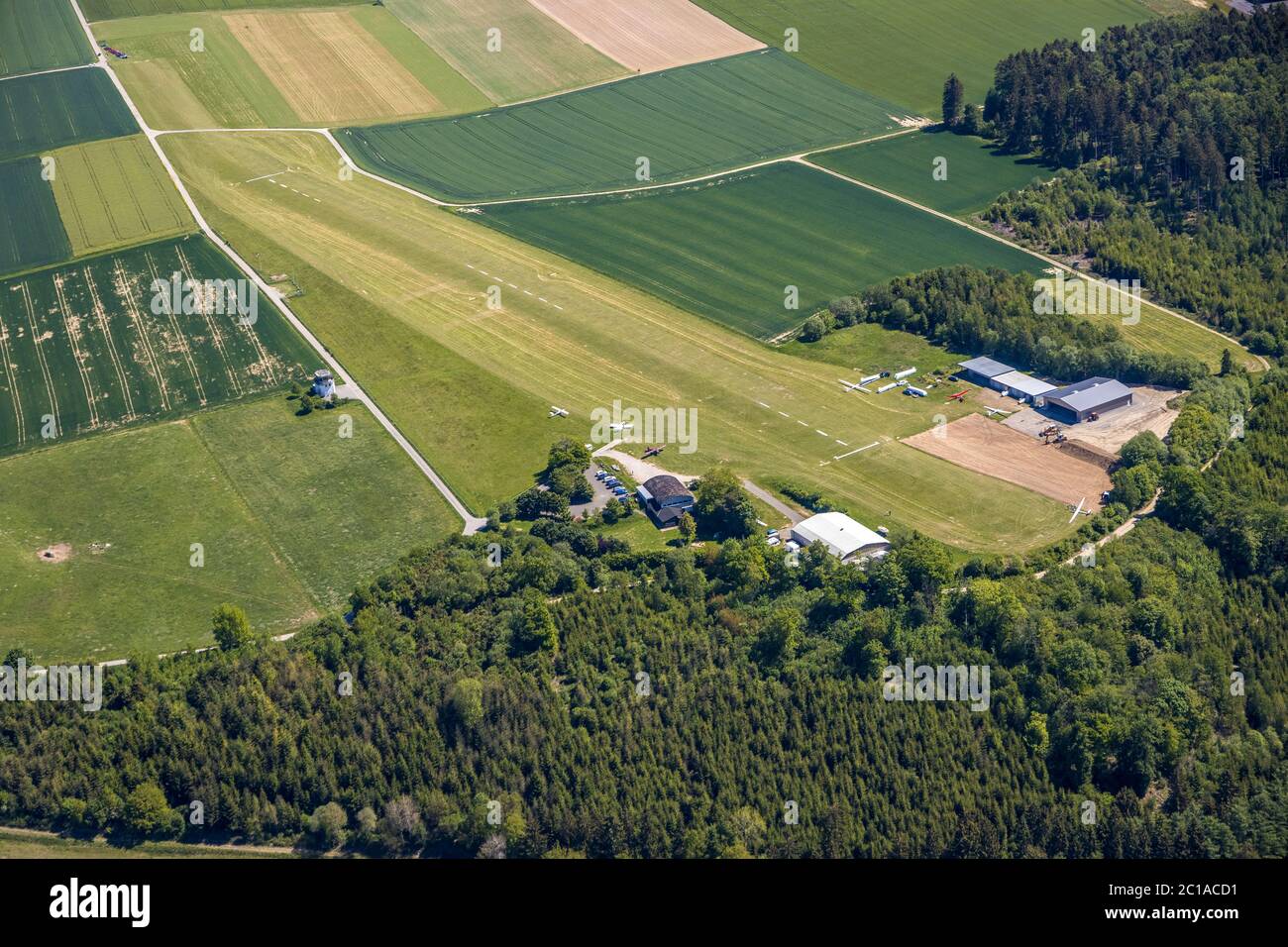 Photographie aérienne, aérodrome Attendorn-Finnentrop, Attendorn, pays aigre, Rhénanie-du-Nord-Westphalie, Allemagne, DE, Europe, aéroport, avion, piste, antenne Banque D'Images