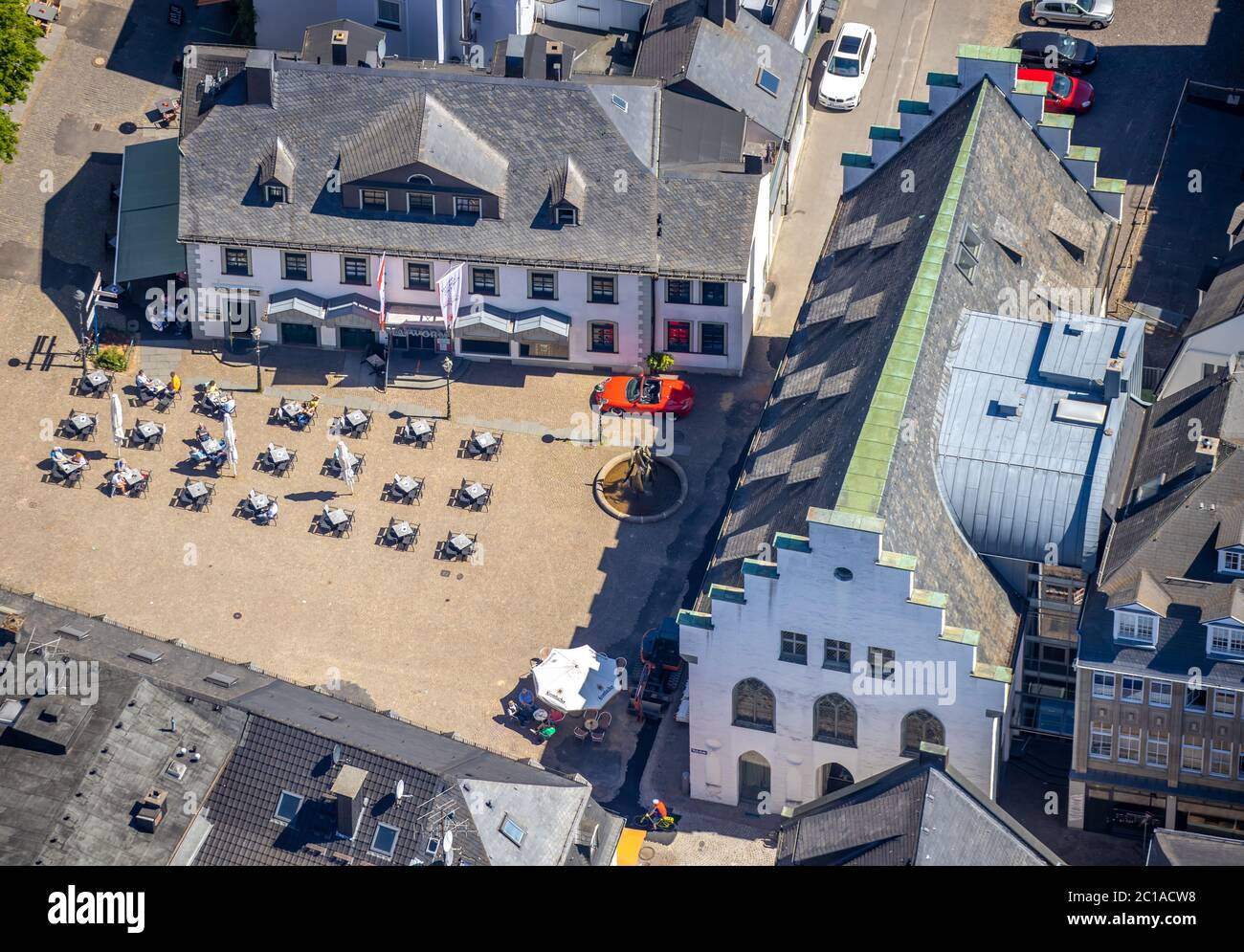 Photographie aérienne, Alter Markt, gastronomie, Südsauerlandmuseum, Attendorn, pays aigre, Rhénanie-du-Nord-Westphalie, Allemagne, gastronomie de plein air, corona cris Banque D'Images