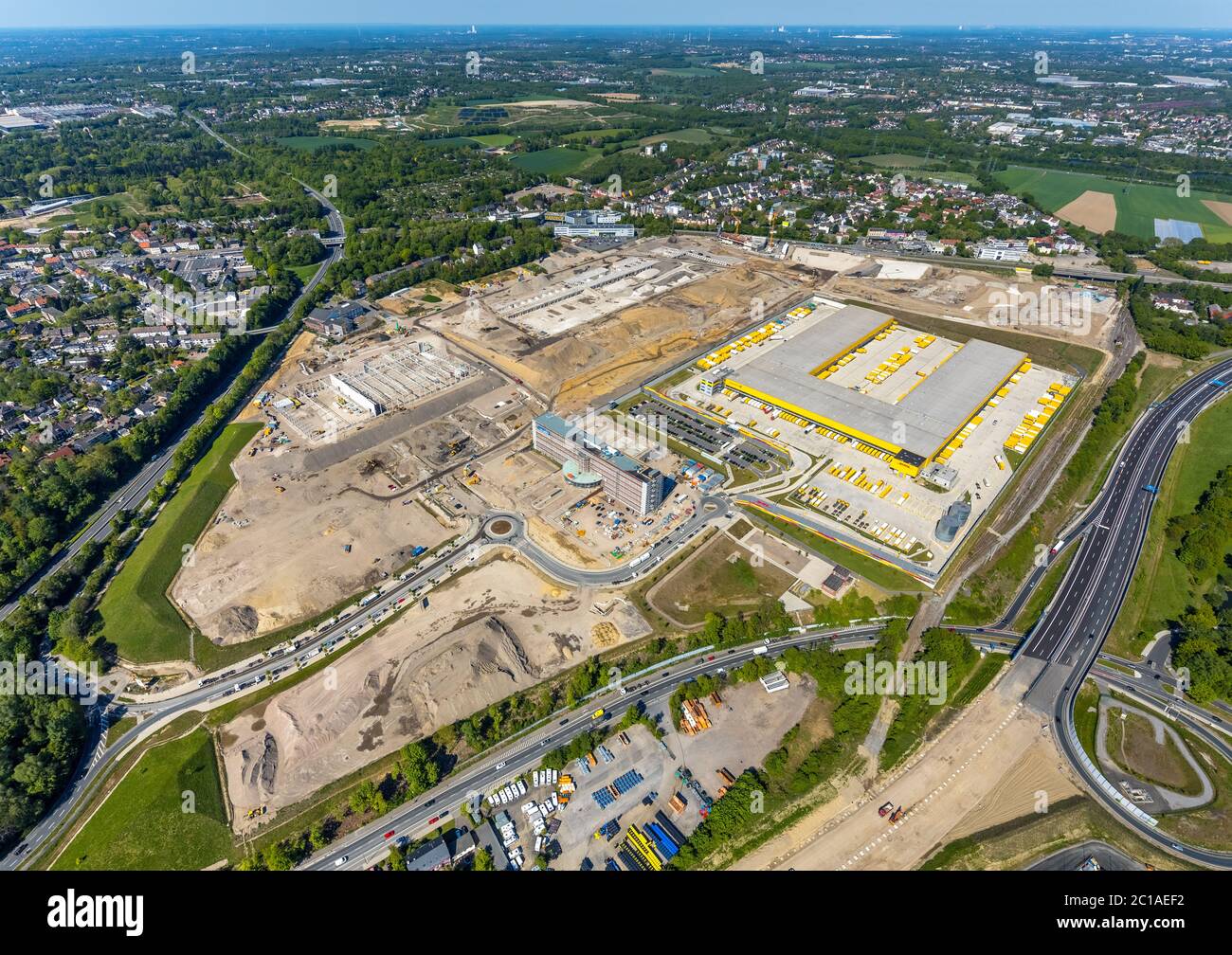 Photographie aérienne, nouveau bâtiment DHL Logistik Paketzentrum, ancien site Opel, ancien bâtiment administratif Opel, quartier Laer, Bochum, région de Ruhr, non Banque D'Images