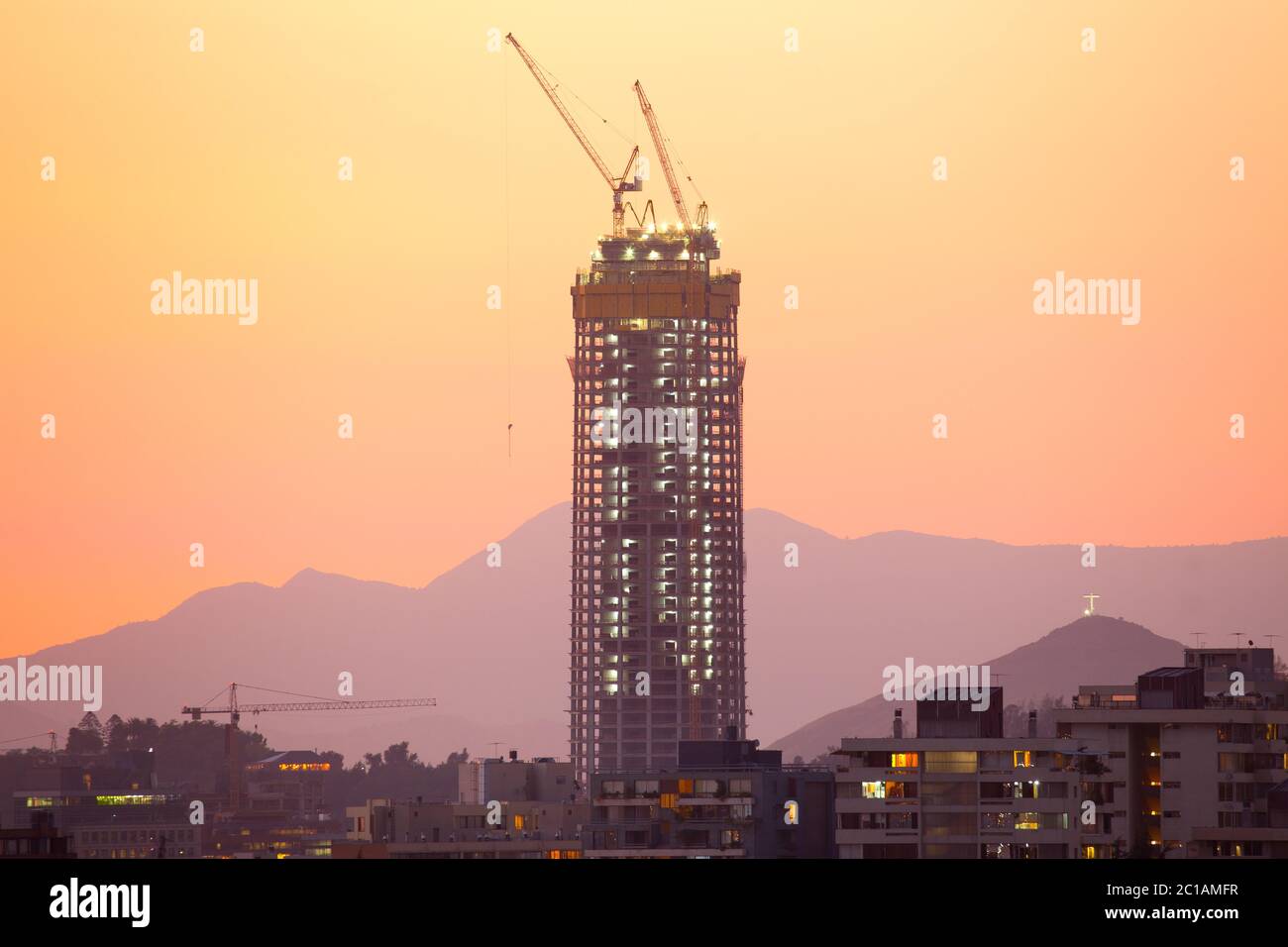 Santiago du Chili, région Metropolitana, Chili, Amérique du Sud - Construction du centre de Costanera, le plus haut gratte-ciel de l'Am du Sud Banque D'Images