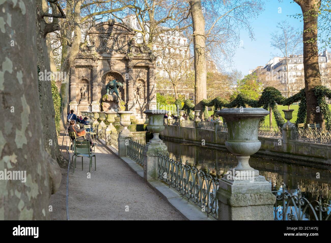 Fontaine de jardin luxembourg Banque de photographies et d’images à
