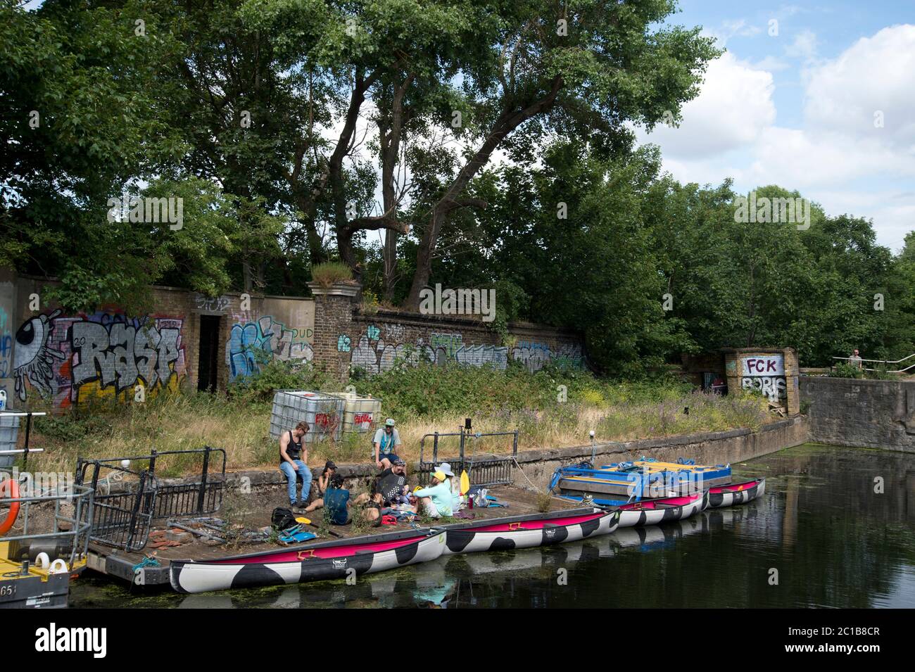 Hackney, Londres, Angleterre, Royaume-Uni. Pandémie du virus Corona (Covid-19). Canal de navigation Lee. Exercice personnel. Banque D'Images