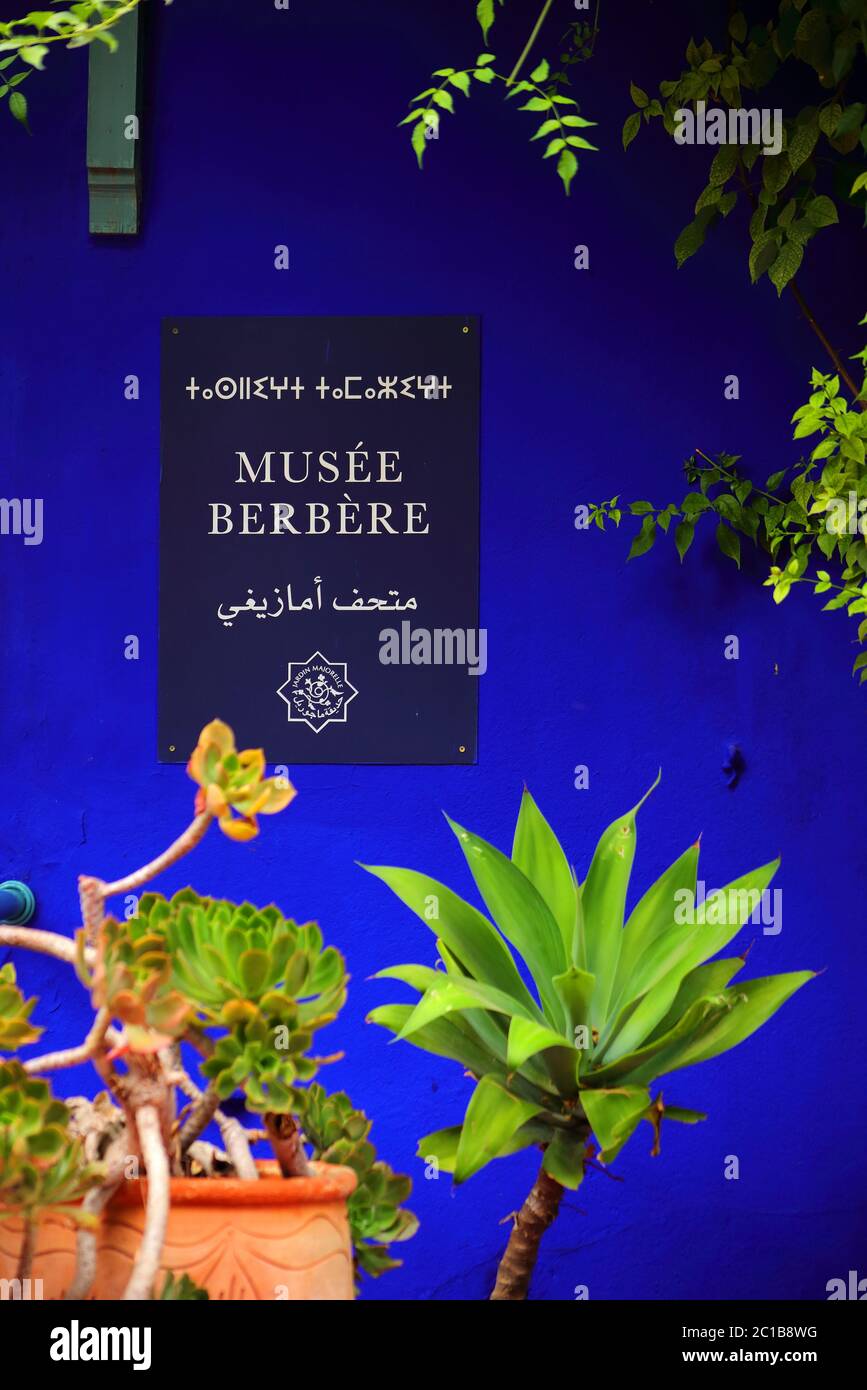 Marrakech Maroc - 27 juin 2019 : détail de la villa et du jardin Majorelle, propriété d'Yves Saint Laurant - aujourd'hui une attraction touristique très populaire. Banque D'Images