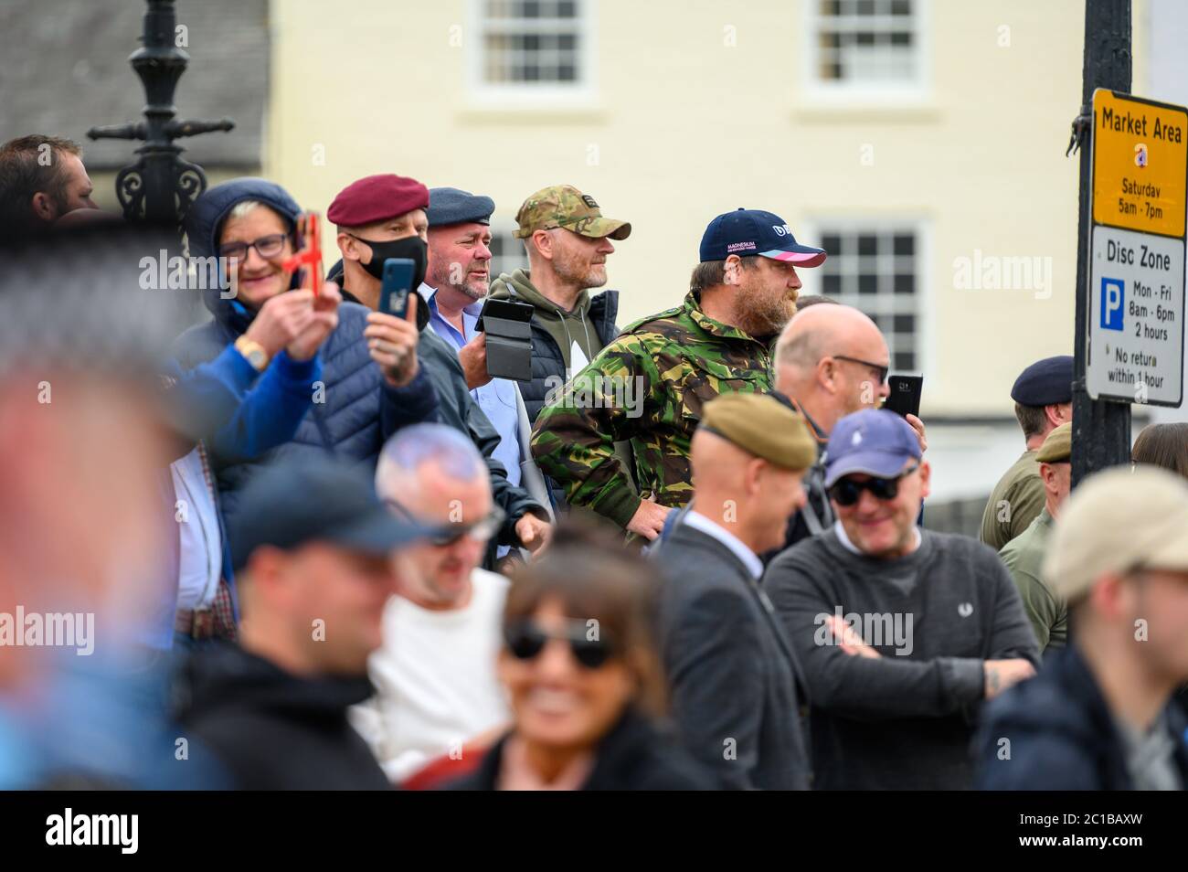 Richmond, North Yorkshire, Royaume-Uni - 14 juin 2020 : contre-manifestants à une manifestation Black Lives Matter à Richmond, dans le North Yorkshire Banque D'Images