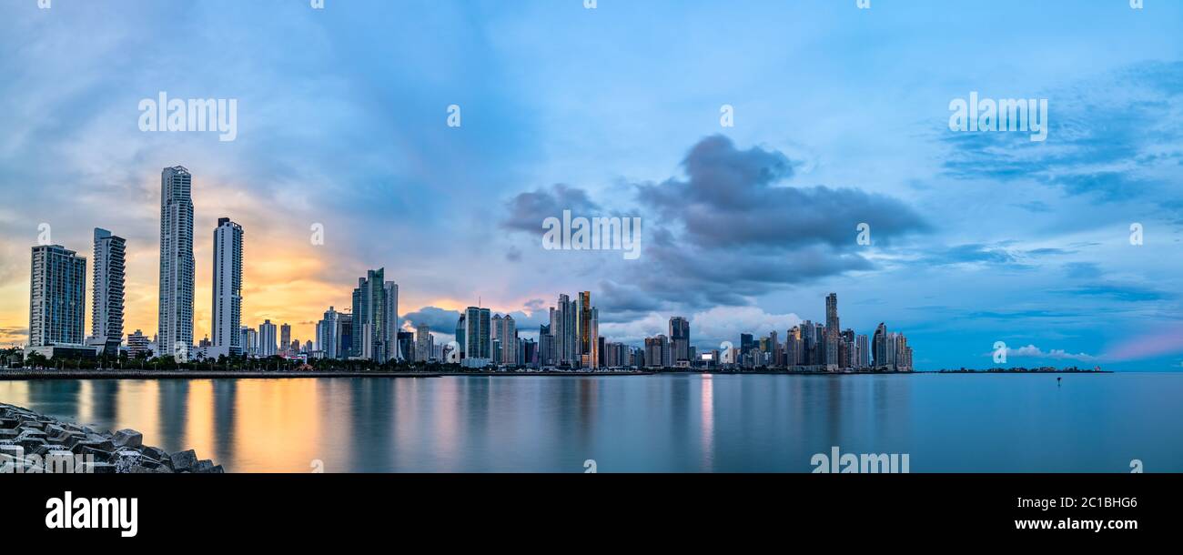 Vue sur Panama en soirée Banque D'Images