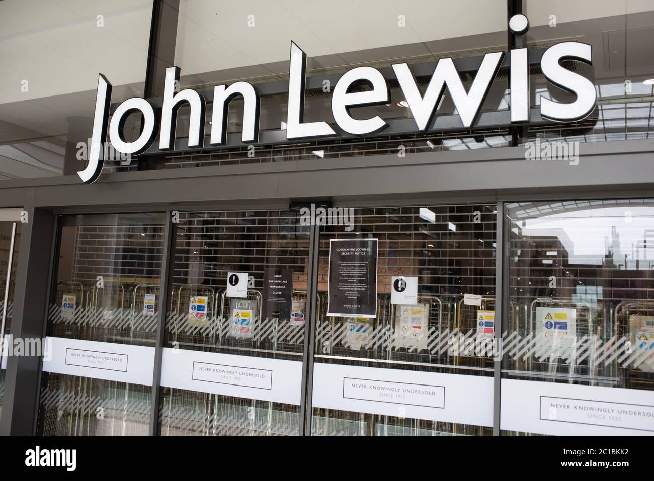 Royaume-Uni, 15 juin 2020 : les magasins et magasins sont de retour ouverts à nouveau au Royaume-Uni, les restrictions concernant les covid du coronavirus ayant été levées sur une distance sociale de 2 M. Banque D'Images