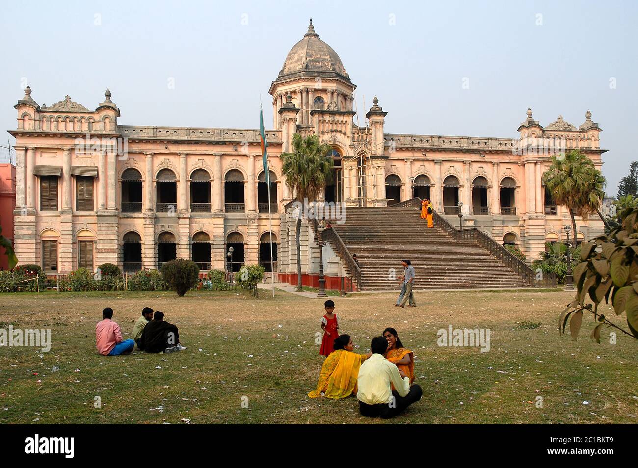 Ahsan Manzil dans la région de Sadarghat à Dhaka, au Bangladesh. À l'origine, le palais résidentiel du Nawab de Dhaka, Ahsan Manzil est maintenant un musée Banque D'Images