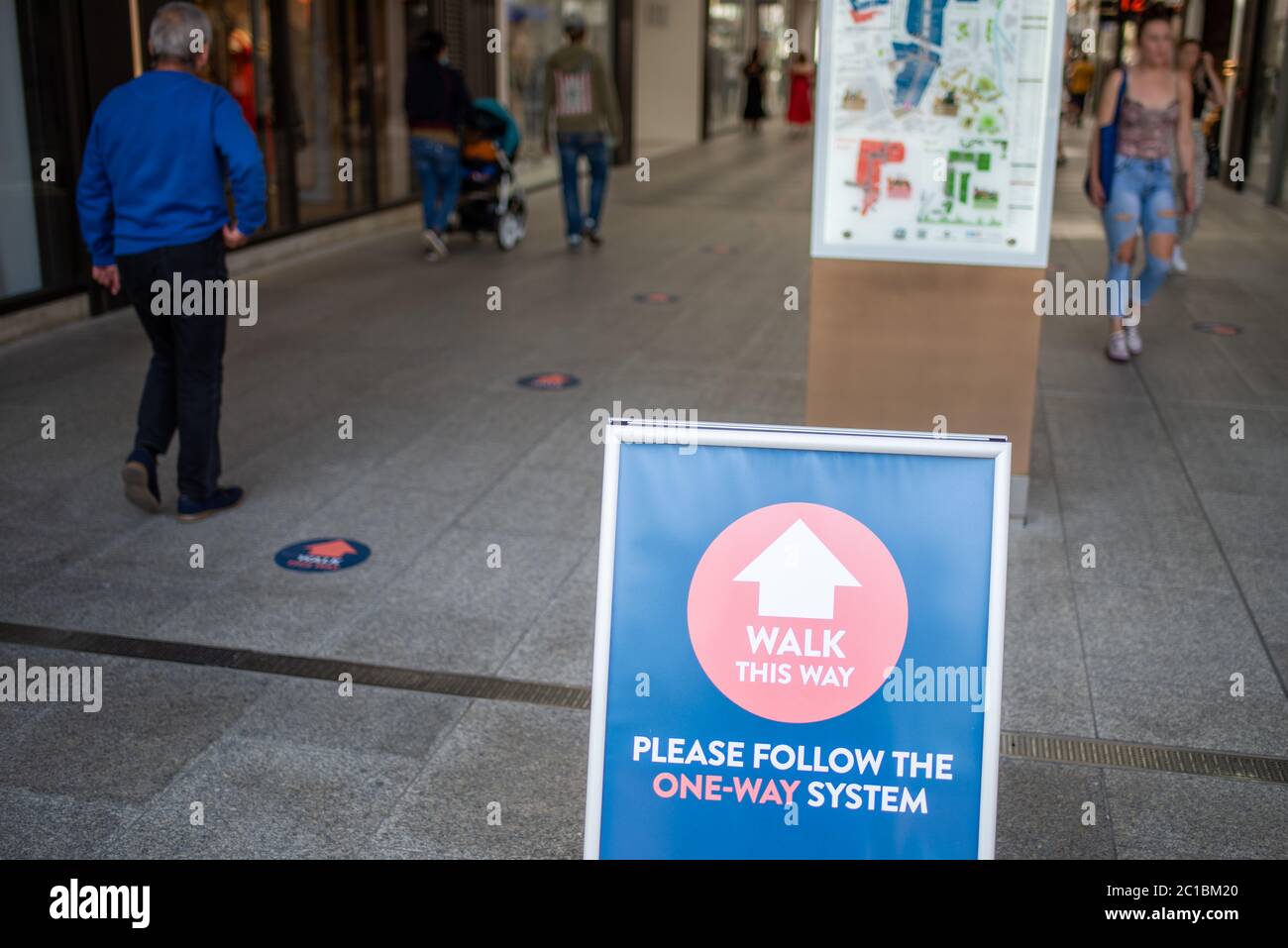 Royaume-Uni, 15 juin 2020 : les magasins et magasins sont de retour ouverts à nouveau au Royaume-Uni, les restrictions concernant les covid du coronavirus ayant été levées sur une distance sociale de 2 M. Banque D'Images