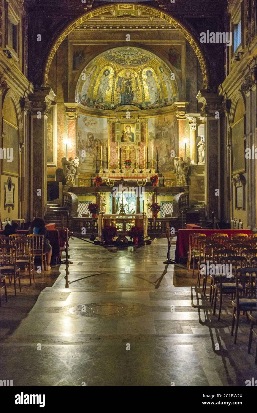 Basilique Santa Francesca Romana vue intérieure Banque D'Images