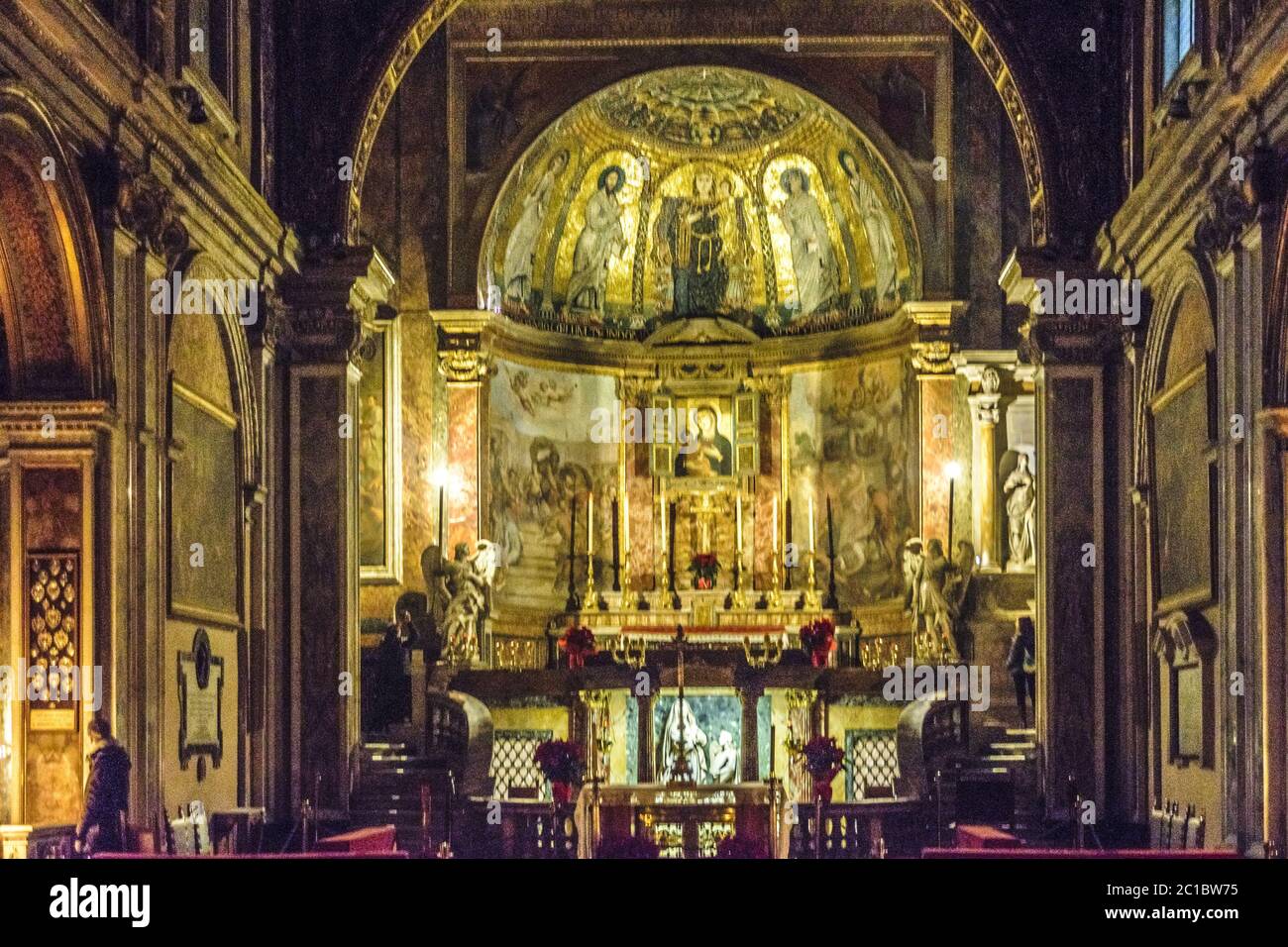 Basilique Santa Francesca Romana vue intérieure Banque D'Images