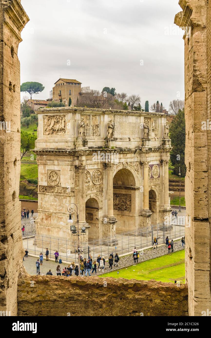 Arc Constantine du point de vue du Colisée Banque D'Images