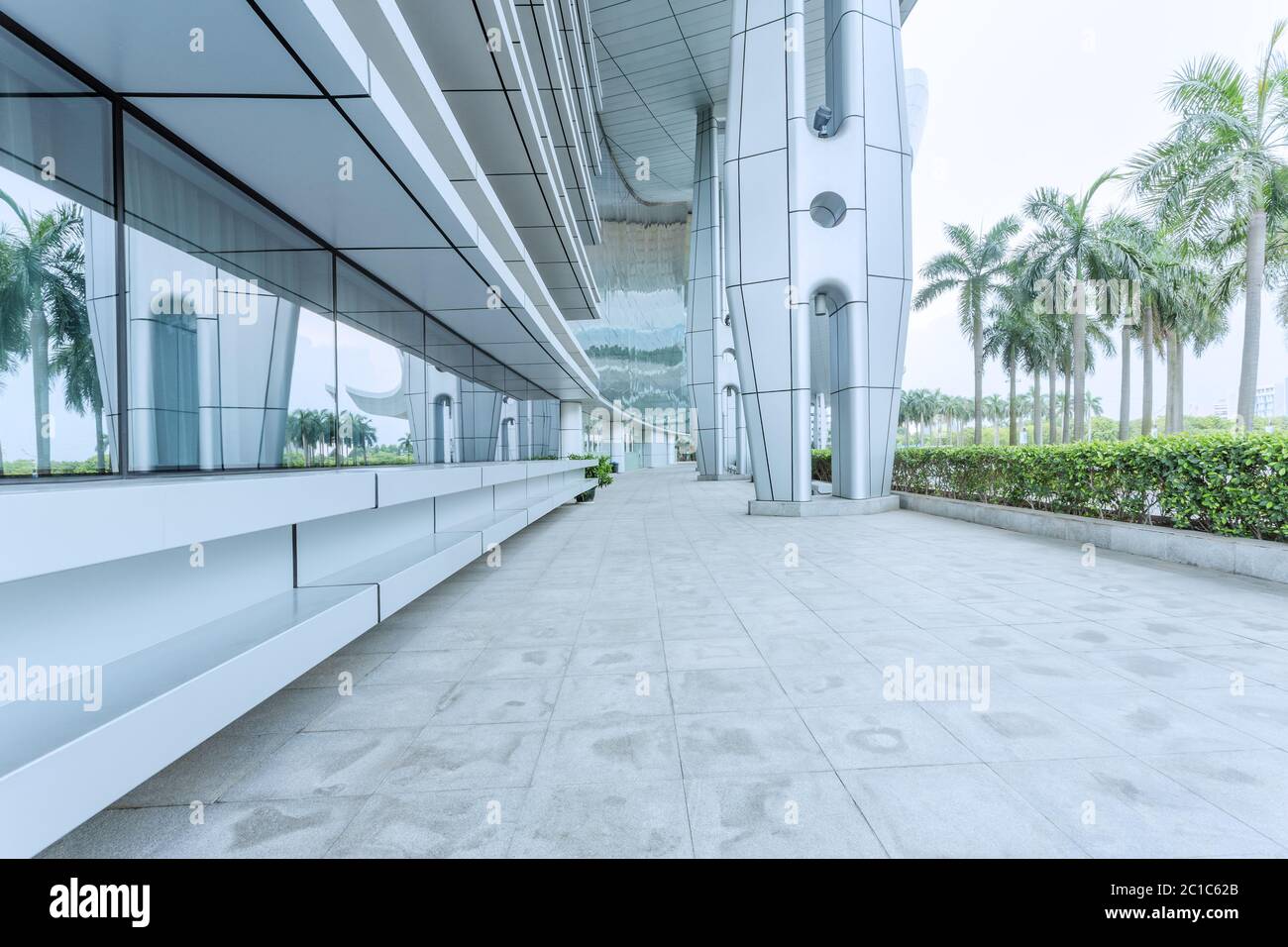 Carré moderne et gratte-ciel Banque D'Images