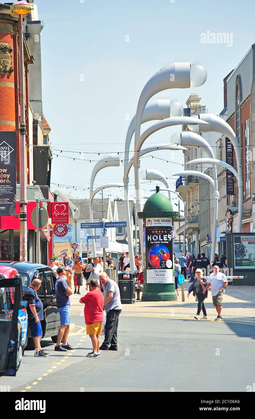 Le 15 juin 2020, après avoir été fermé depuis avril, les magasins de détail ont ouvert dans la plupart des pays d'Angleterre. Church Street, centre-ville de Blackpool Banque D'Images