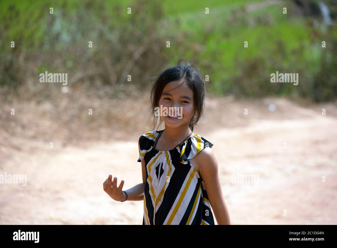 Une jeune fille Akha indigène de souche dans son village de la province de Luang Namtha, dans le nord du Laos. Banque D'Images