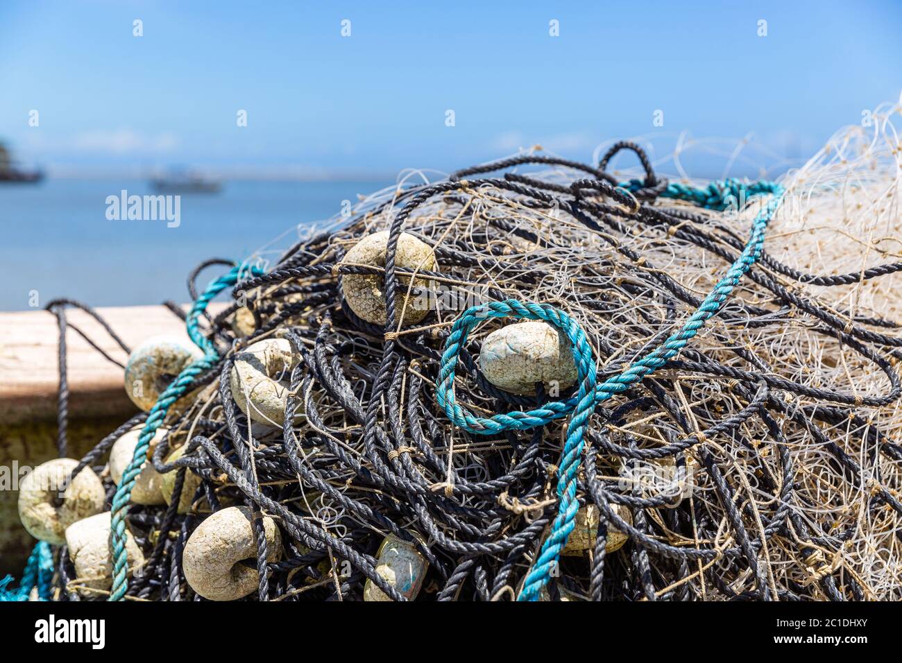 Filet de pêcheur prêt à l'emploi sur le magnifique pays de Boipeba au Brésil Banque D'Images