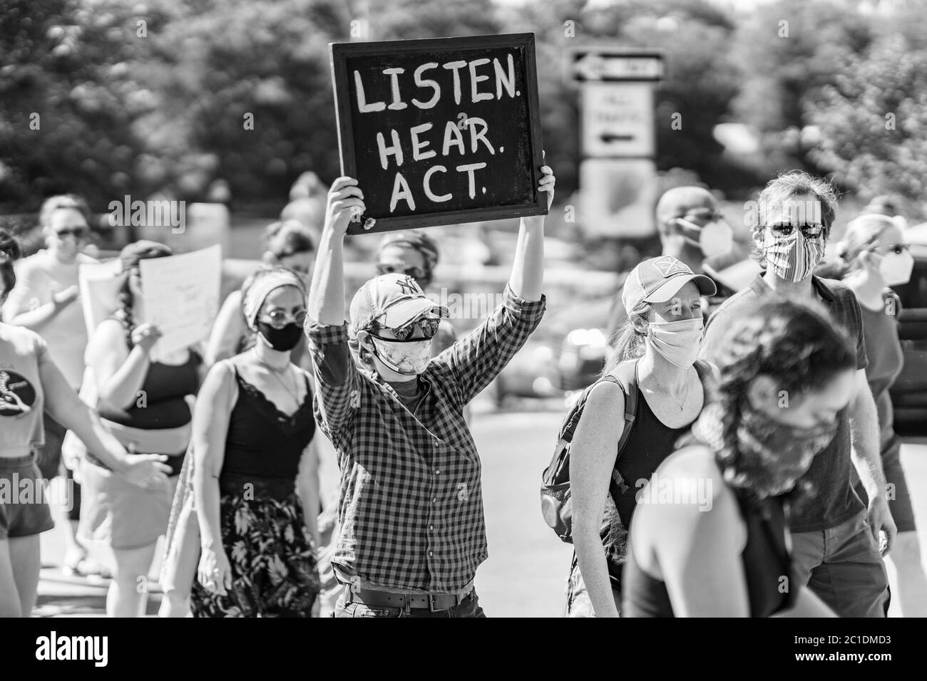 Manhattan, New York - 13 juin 2020 : la vie noire est importante les manifestants pacifiques exercent leur droit au premier amendement et s'opposent à la brutalité policière. Banque D'Images