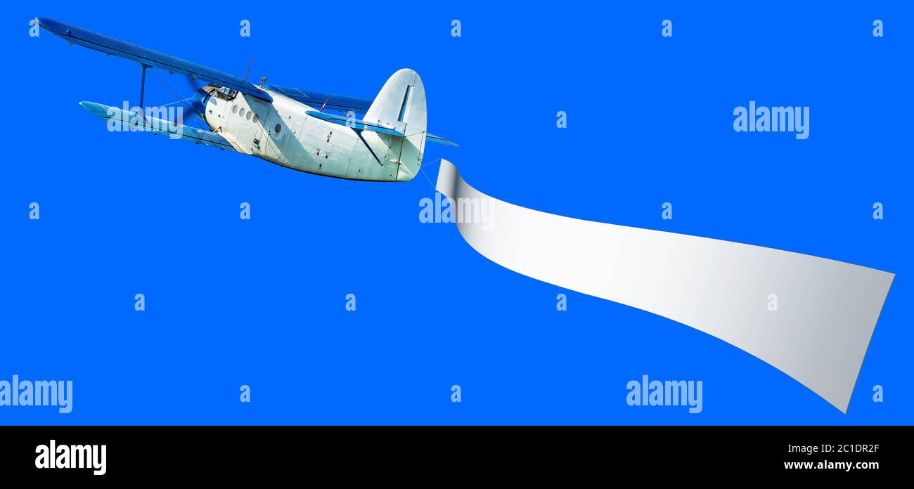 avion avec une bannière blanche contre un ciel bleu Banque D'Images