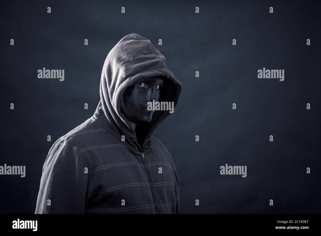 Black hooded scary man Banque de photographies et d'images à haute  résolution - Alamy