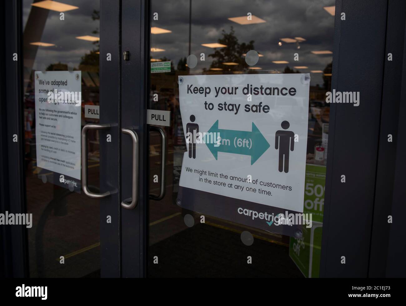 Distance sociale à Ruislip, dans le quartier de Hillingdon à Londres Banque D'Images