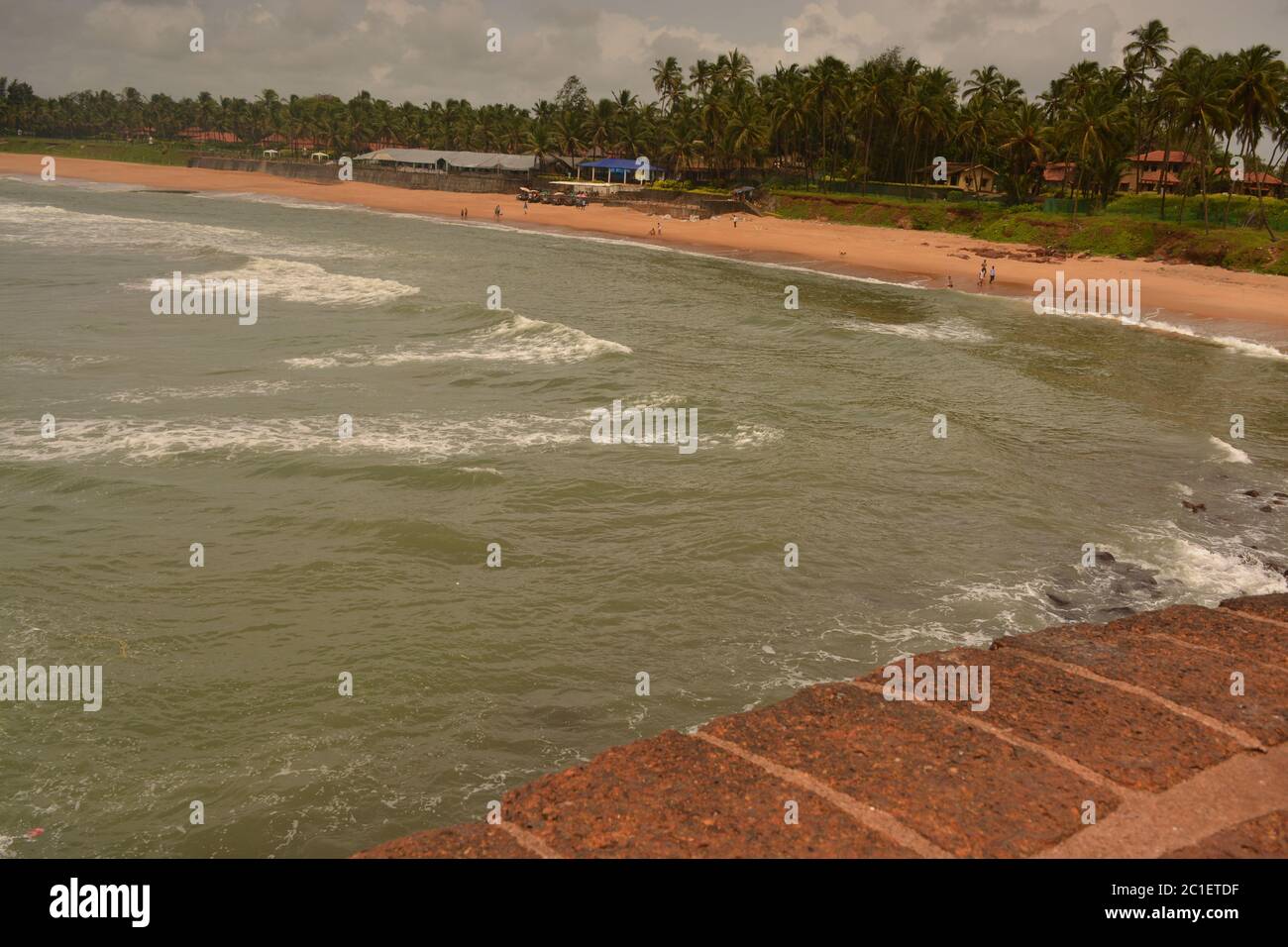 Plage de Sinquerim à l'embouchure de la rivière Mandovi, Goa, Inde Banque D'Images