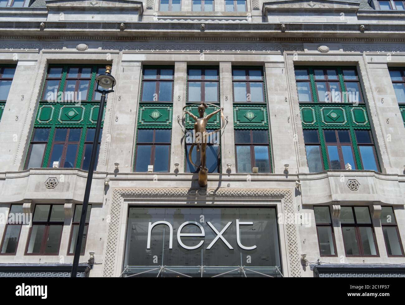 Le prochain magasin de détail sur Oxford Street en journée. Londres Banque D'Images