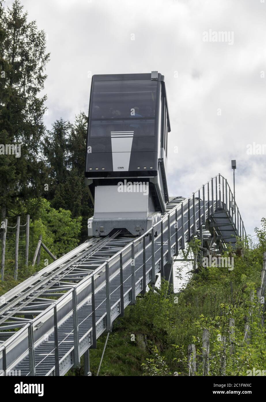 Ascenseur pour le saut à ski de l'arène de saut à ski, Oberstdorf, Allgäu, May, Allemagne, Europe Banque D'Images