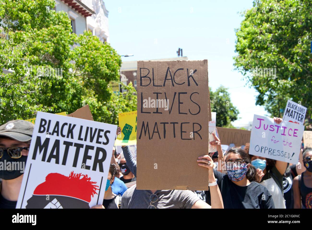 Berkeley, CA - 13 juin 2020 : des centaines de personnes participant à une vie noire ont de l'importance pour protester contre la mort de George Floyd et d'autres. Mars Banque D'Images