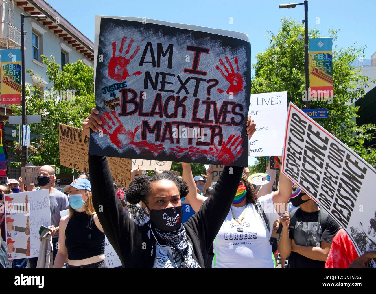 Berkeley, CA - 13 juin 2020 : des centaines de personnes participant à une vie noire ont de l'importance pour protester contre la mort de George Floyd et d'autres. Mars Banque D'Images