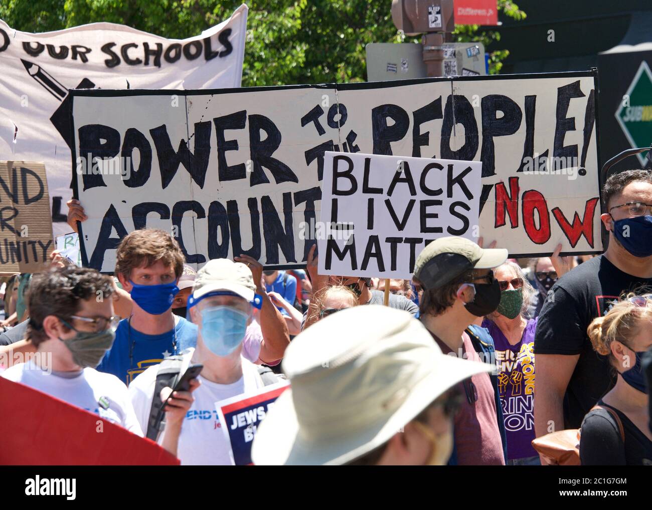Berkeley, CA - 13 juin 2020 : des centaines de personnes participant à une vie noire ont de l'importance pour protester contre la mort de George Floyd et d'autres. Mars Banque D'Images