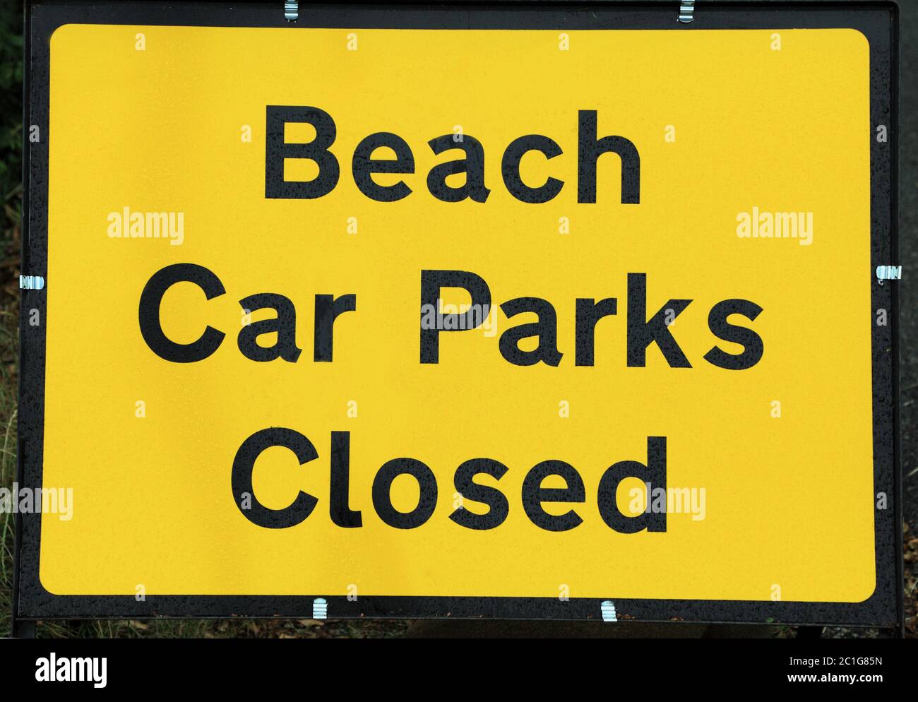 Covid-19, Parcs de voitures de plage fermés, panneau, avis, Holme Next the Sea, Norfolk, Angleterre Banque D'Images